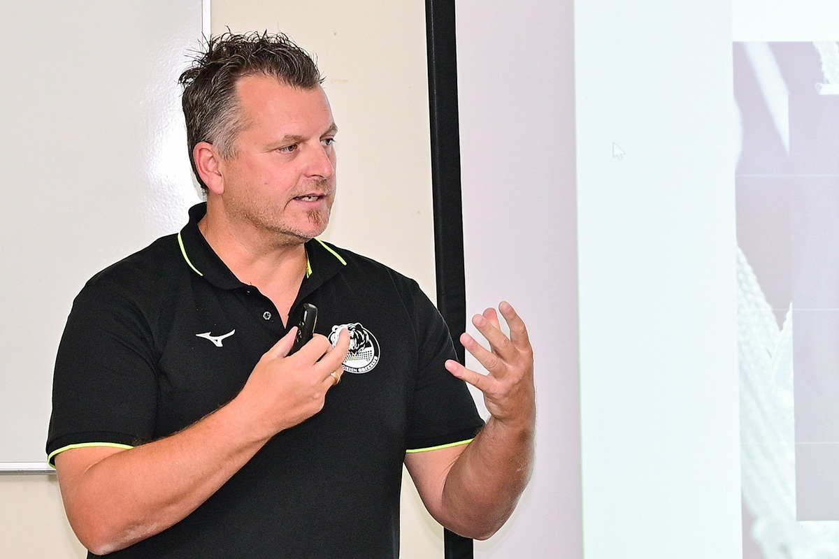 Sascha Kucera berichtete kurzweilig und informativ über die Entwicklung der Helios GRIZZLYS Giesen zu einer deutschen Spitzenmannschaft.