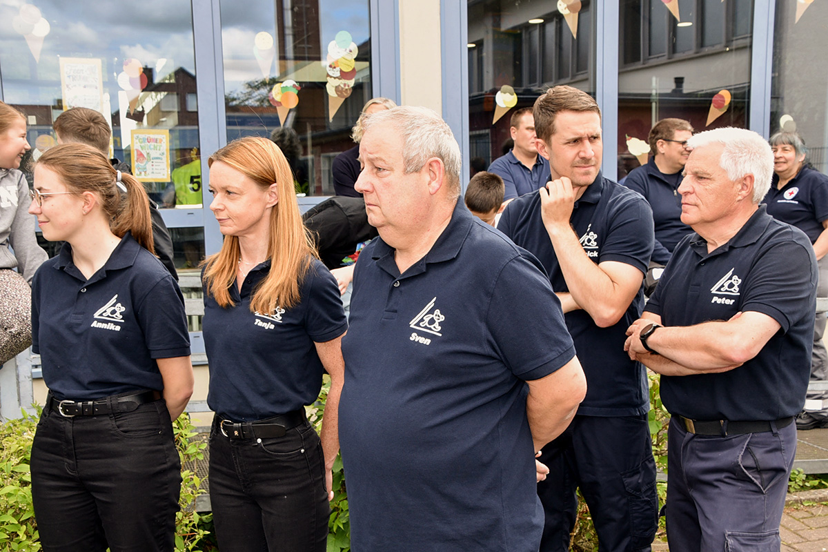 Von links: Mit dabei waren auch Annika Linkogel, Tanja Hartmann, Sven Sandvoss, Jannick Gühne und Peter Hiller vom Brandschutzteam der Feuerwehr.