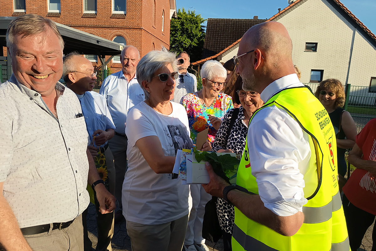 Hier beginnt das Händeschütteln.