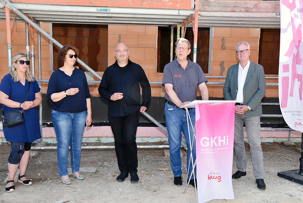 Matthias Kaufmann und Uwe Semper (von rechts) bei der Begrüßung.