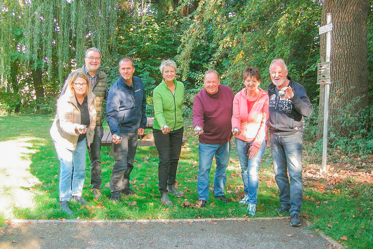 Von links: Maren Sundermeyer, Karl Heinold Buchholz, Meik West, Friederike Vennekel-Behrens, Friedhelm Hallmann, Andrea Anders und Martin Anders – es fehlt Jens Lütge.