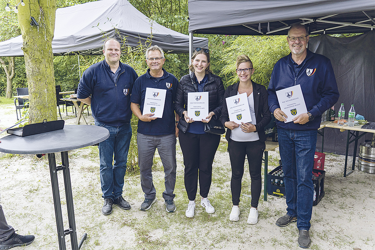Von links: 1. Schießwart Jan Gerike, Dirk Lagershausen, Lotta Blickwede, Anja Ahlers, Vorsitzender Frank Seidel.