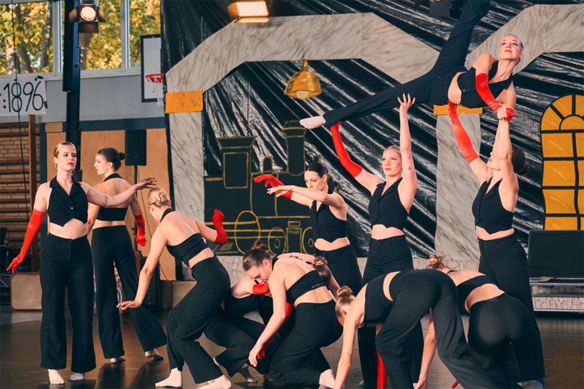 Die Dream Dancer mit dem Casino Royale-Tanz, eine Choreografie aus der 2. Bundesliga.