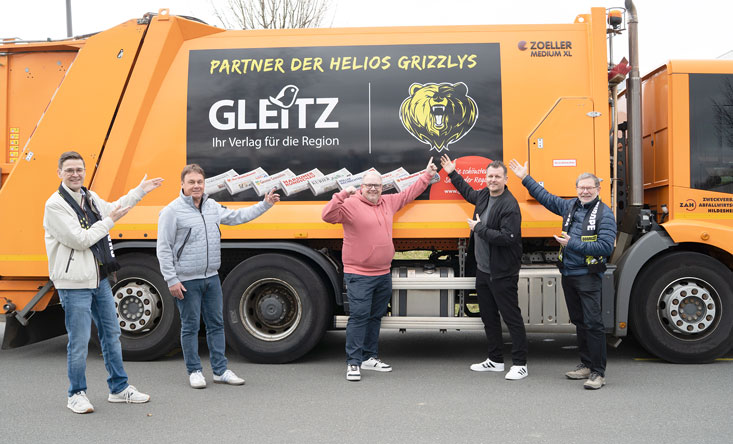 Sind sich sicher, dass das ZAH-Fahrzeugs mit der Gleitz-GRIZZLYS-Werbung ein echter Hingucker ist (von links): Oliver Kroll, Stefan Grampe, Mike Münkel, Sascha Kucera und Karl-Heinz Gleitz.