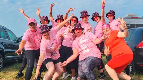 „Keine ist allein“ – Sehlderinnen gemeinsam beim Muddy Angel Run