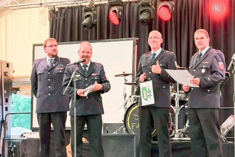Von links: Ortsbrandmeister Dirk Hartmann (FF Bokeloh), Ortsbrandmeister Marco Reichardt, stellvertretender Ortsbrandmeister Florian Arndt und stellvertretender Ortsbrandmeister Thomas Liebelt