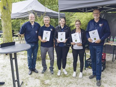 Von links: 1. Schießwart Jan Gerike, Dirk Lagershausen, Lotta Blickwede, Anja Ahlers, Vorsitzender Frank Seidel.