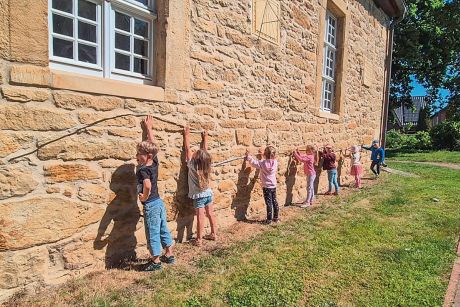 Kinder der St. Lukas Kindertagesstätte der St. Lukas Kirche in Garmissen