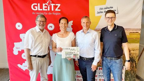 Julia Semper und Sebastian Hebbelmann suchen das Gespräch vor Ort