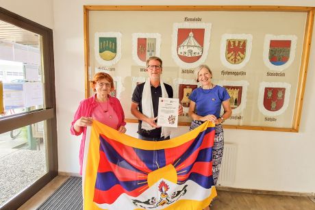 Ehrenurkunde für die Gemeinde Söhlde als Dank für langjähriges Hissen der Tibet-Flagge.