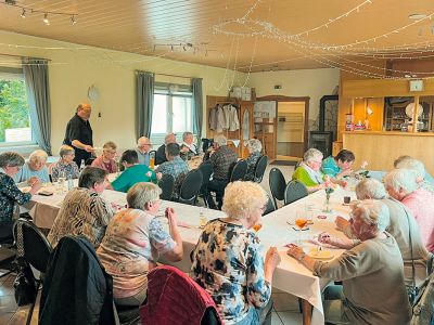 Großer Andrang und hervorragende Stimmung: Der AWO-Ortsverein Heere lud zum gemeinsamen Spargelessen in das Restaurant Roma ein.
