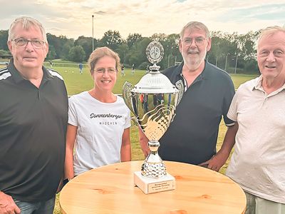 Die Organisatoren des Gemeindepokalturniers (von links): Klaus-Dieter Voges, Katrin Vosshagen (TSV Sonnenberg), Achim Horaiske und Ralph Ballin (SC Germania Wierthe)