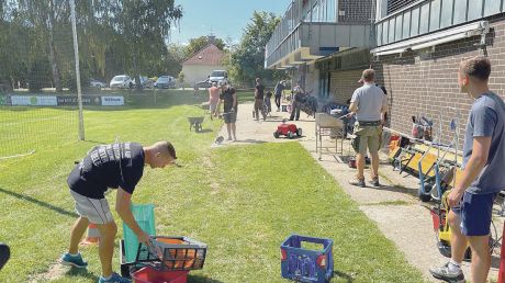 Tatkräftige Hände und schweres Gerät kamen zum Einsatz