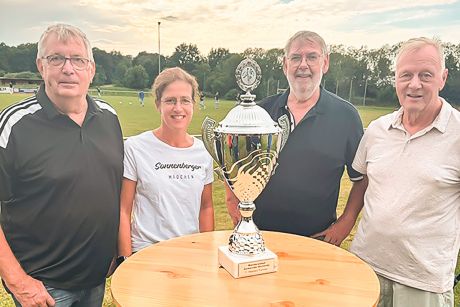 Die Organisatoren des Gemeindepokalturniers (von links): Klaus-Dieter Voges, Katrin Vosshagen (TSV Sonnenberg), Achim Horaiske und Ralph Ballin (SC Germania Wierthe)