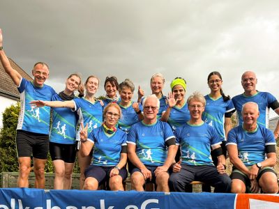 Die erfolgreiche Staffel des Bortfelder Lauftreffs, die in Würdigung des Gründers „Ecki Fauteck“ mit schwarzer Trauerbinde an den Start ging.